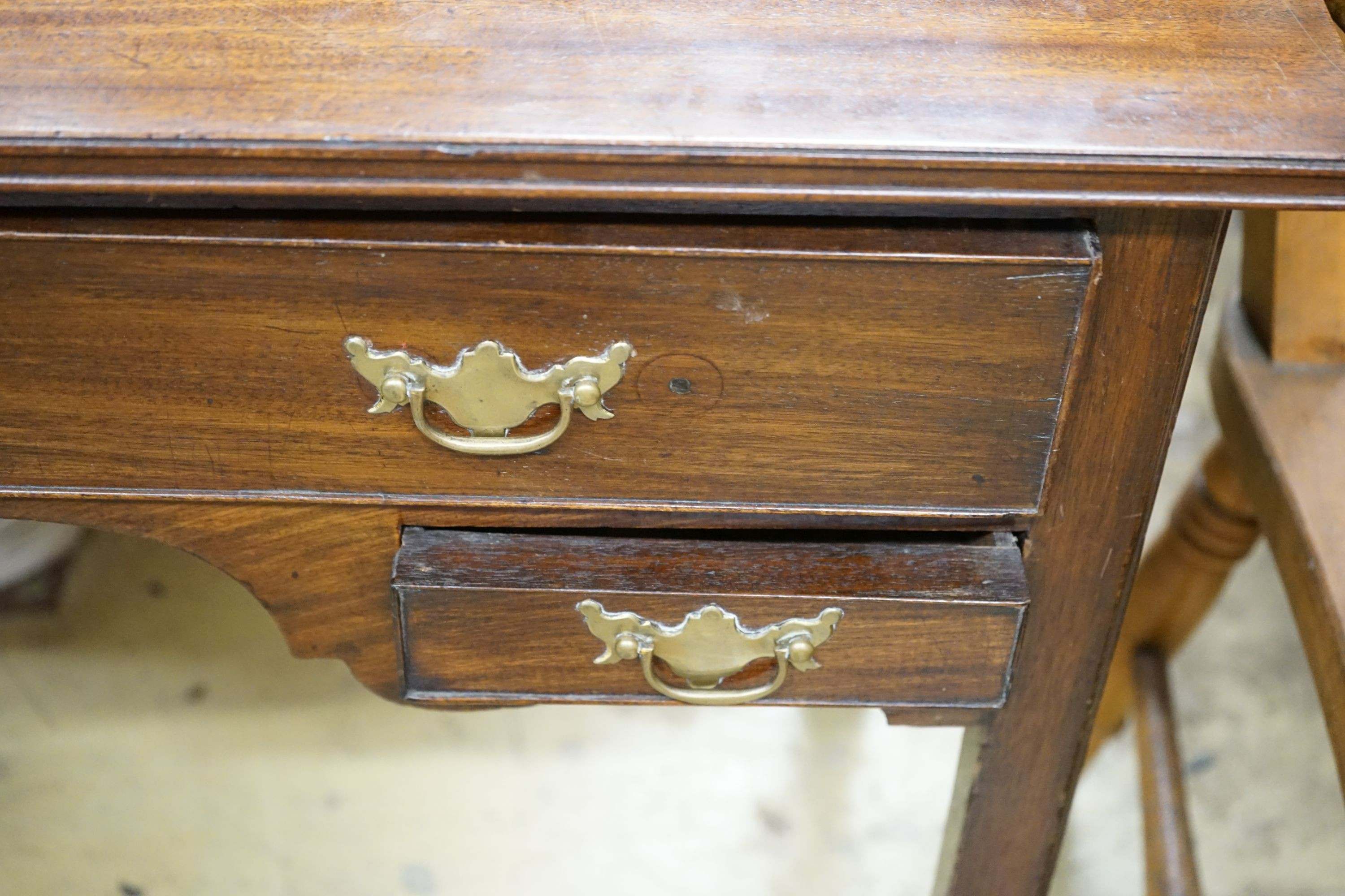A George III mahogany lowboy, width 80cm, depth 49cm, height 72cm